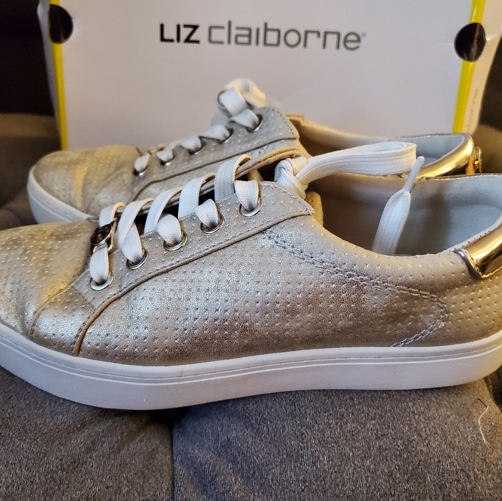 Liz Claiborne Warwick tennis shoes
